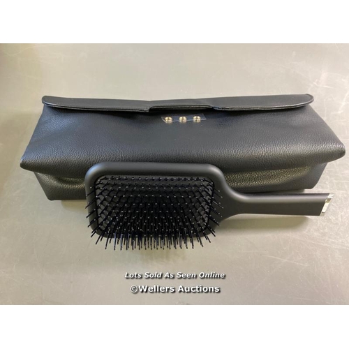 9674 - GHD GOLD PROFESSIONAL ADVANCED STYLER GIFT SET WITH A PADDLE BRUSH AND A HEAT RESISTANT BAG