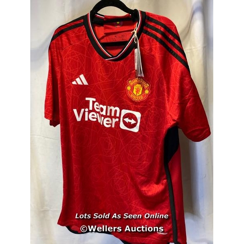 9705 - X2 NEW MANCHESTER UNITED SHIRTS SIZE XL INCL. RASHFORD 10 AND MOUNT 7