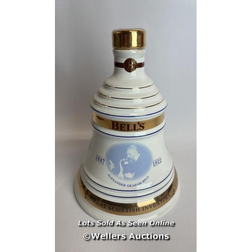 24 - Bell's 2001 Old Scotch Whisky Limited Edition Christmas Decanter, Aged 8 Years, Brand New and Boxed,... 