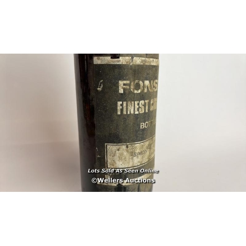 58 - 1973 Fonesca's Finest Crusting Port, 26 fl oz / Please see images for fill level and general conditi... 