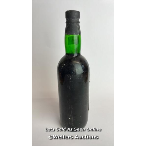 58 - 1973 Fonesca's Finest Crusting Port, 26 fl oz / Please see images for fill level and general conditi... 