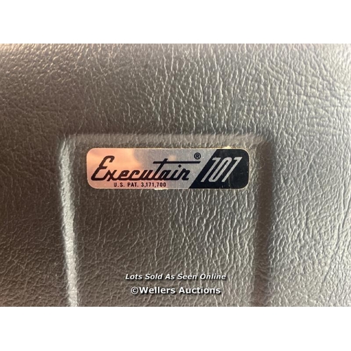 85 - Executain 101 complete travel bar