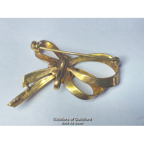 344 - 9ct gold textured bow brooch, hallmarked London 1970, weight 5.25g, (lot subject to vat)