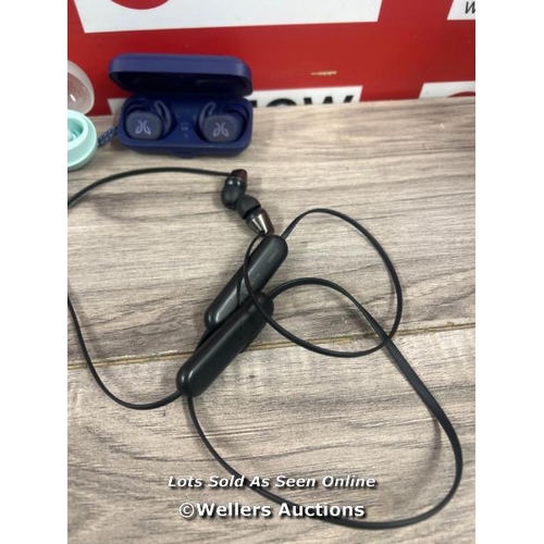 8030 - 5X BLUETOOTH EARPHONES INCL. BOSE & SONY / SIGNS OF USE / UNTESTED / T19