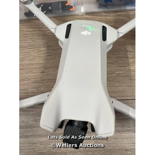 8052 - DJI MINI 3 WITH DJI REMOTE CONTROL / POWERS UP, SIGNS OF USE, FLIES SUCCESSFULLY, ONE DAMAGED PROP(E... 