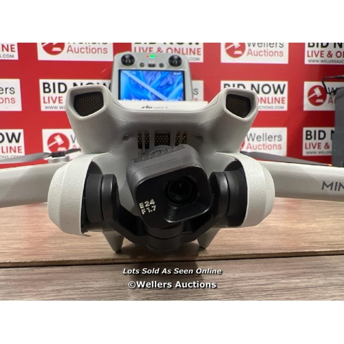 8052 - DJI MINI 3 WITH DJI REMOTE CONTROL / POWERS UP, SIGNS OF USE, FLIES SUCCESSFULLY, ONE DAMAGED PROP(E... 