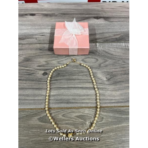 8086 - VINTAGE 18CT GOLD FAUX AND REAL PEARLS NECKLACE MARKED 18K