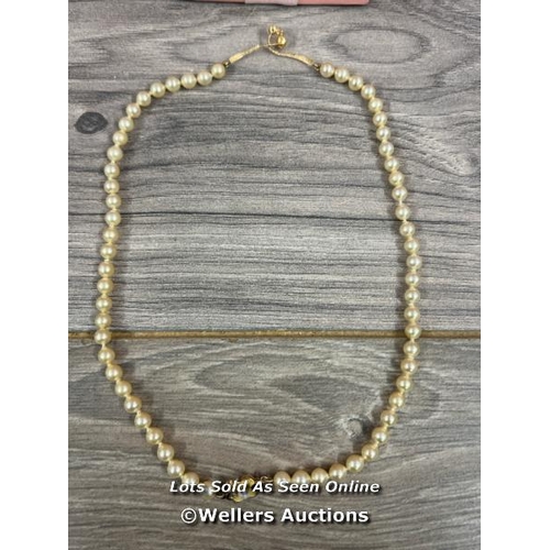 8086 - VINTAGE 18CT GOLD FAUX AND REAL PEARLS NECKLACE MARKED 18K