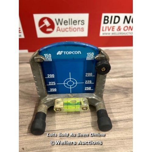 8102 - TOPCON TP-L5G GREEN BEAM PIPE LASER KIT / POWERS UP, BATTERY NEEDS CHARGING, NOT FULLY TESTED, SIGNE... 