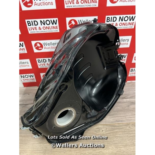 8105 - SUZUKI GSX-S750 Z 2021 4,124 MILES PETROL FUEL TANK (12044)