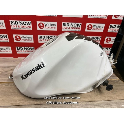 8168 - 1998-1999 KAWASAKI ZX6 R FUEL TANK