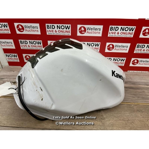 8168 - 1998-1999 KAWASAKI ZX6 R FUEL TANK