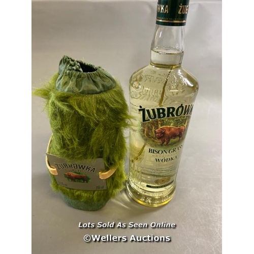 9566 - NEW ZUBROWKA BISON GRASS VODKA 37.5% VOL. 700ML