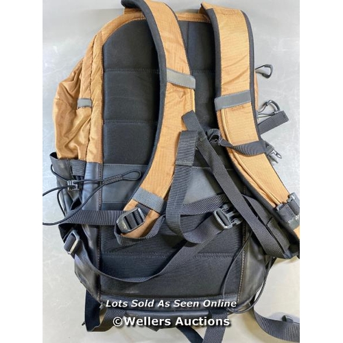 9772 - THE NORTH FACE BACKPACK