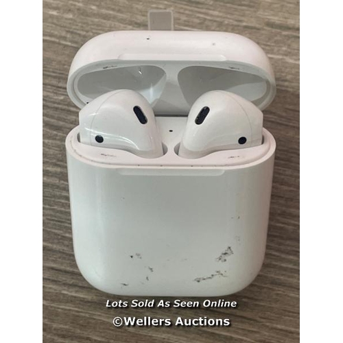 8059 - APPLE AIRPODS / 2ND GEN / WITH CHARGING CASE / MV7N2ZMA / MODEL: A2031 / SN:H26J85NWLX2Y / POWERS UP... 