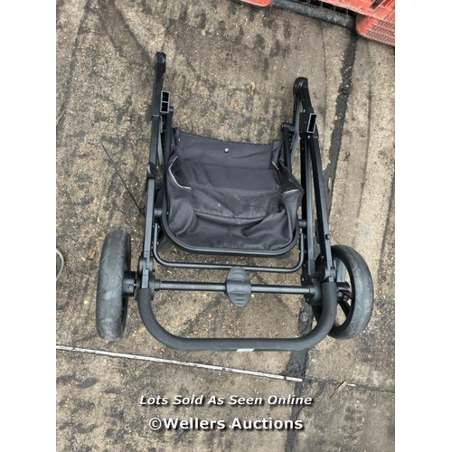 7660 - PRE-OWNED PUSHCHAIR