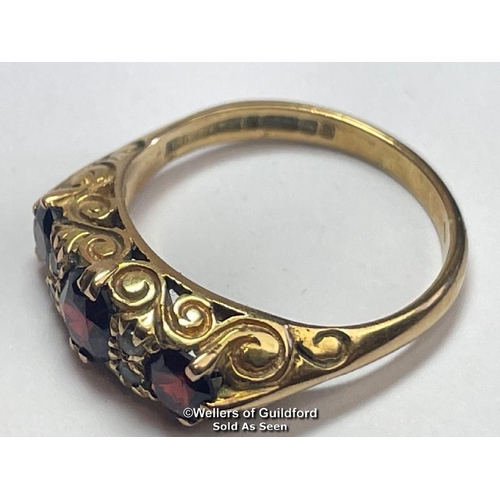 357 - Garnet three stone carved style ring in 9ct gold, with white paste points. Hallmarked for Birmingham... 