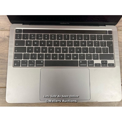 8087 - APPLE MACBOOK PRO 13 WITH APPLE M1 CHIP / DAMAGED SCREEN(SEE IMAGES) / SIGNS OF USE