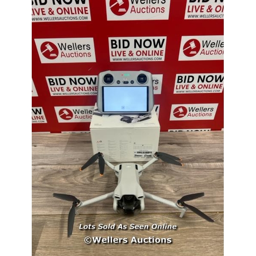 8109 - DJI MINI 3 WITH DJI REMOTE CONTROL / POWERS UP, SIGNS OF USE, HAS TWO CRACKED ARMS(SEE IMAGES), FLIE... 