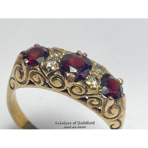 357 - Garnet three stone carved style ring in 9ct gold, with white paste points. Hallmarked for Birmingham... 