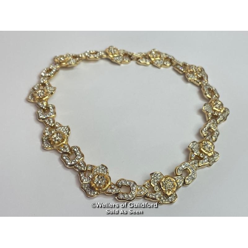 393 - Swarovski crystal collar necklace in gold tone metal. Lenth 17