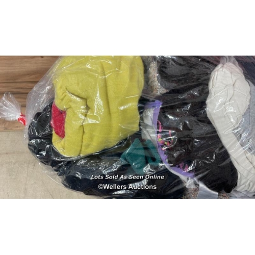 3891 - BAG OF MIXED CLOTHING / UPSTAIRS / H32