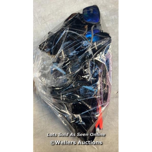 3916 - BAG OF FRAMES AND SUNGLASSES / UPSTAIRS / H27