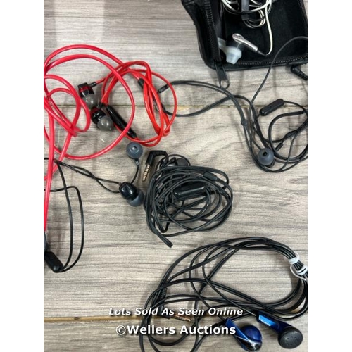 8032 - 7X ASSORTED WIRED EARPHONES INCL. BOSE & SONY / ALL SIGNS OF USE, UNTESTED / SEE IMAGES