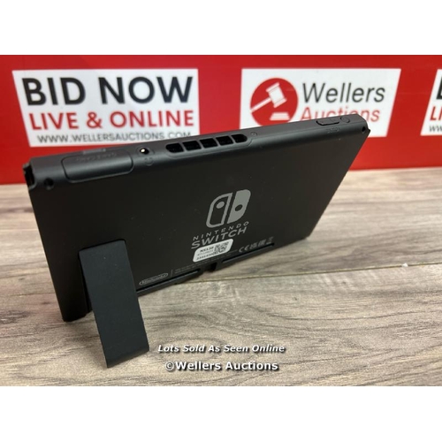 8106 - NINTENDO SWITCH HAC-001 / SCREEN ONLY / POWERS UP / SIGNS OF USE / NOT FULLY TESTED / WITHOUT CONTRO... 