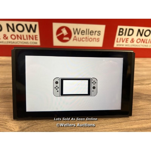 8109 - NINTENDO SWITCH CONSOLE  / SCREEN ONLY / POWERS UP / SIGNS OF USE / NOT FULLY TESTED / WITHOUT CONTR... 