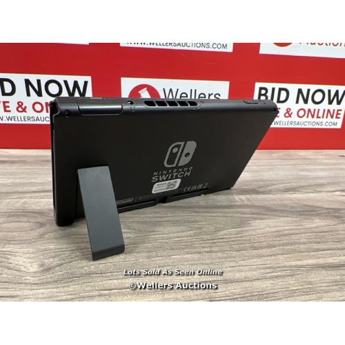 8109 - NINTENDO SWITCH CONSOLE  / SCREEN ONLY / POWERS UP / SIGNS OF USE / NOT FULLY TESTED / WITHOUT CONTR... 