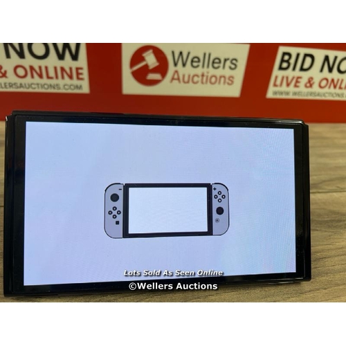 8110 - NINTENDO SWITCH OLED HEG-001 / SCREEN ONLY / POWERS UP / SIGNS OF USE / NOT FULLY TESTED / WITHOUT C... 