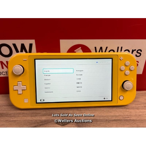 8112 - NINTENDO NINTENDO SWITCH LITE HDH-001 / POWERS UP / SIGNS OF USE / NOT FULLY TESTED