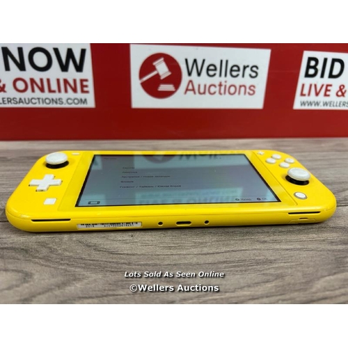 8112 - NINTENDO NINTENDO SWITCH LITE HDH-001 / POWERS UP / SIGNS OF USE / NOT FULLY TESTED