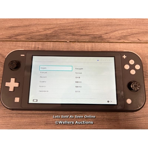 8113 - NINTENDO SWITCH LITE HDH-001 / POWERS UP / SIGNS OF USE / NOT FULLY TESTED / MISSING PART OF CONTROL... 