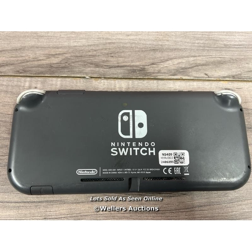 8113 - NINTENDO SWITCH LITE HDH-001 / POWERS UP / SIGNS OF USE / NOT FULLY TESTED / MISSING PART OF CONTROL... 