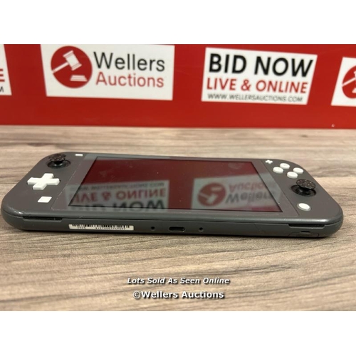 8113 - NINTENDO SWITCH LITE HDH-001 / POWERS UP / SIGNS OF USE / NOT FULLY TESTED / MISSING PART OF CONTROL... 