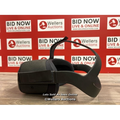 8119 - OCULUS QUEST NA / POWERS UP, CONNECTS TO PHONE, APPEARS FUNCTIONAL, SIGNS OF USE / ONE CONTROLLER HA... 