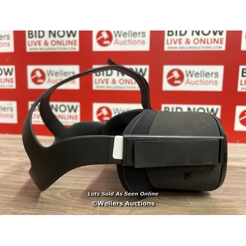 8119 - OCULUS QUEST NA / POWERS UP, CONNECTS TO PHONE, APPEARS FUNCTIONAL, SIGNS OF USE / ONE CONTROLLER HA... 