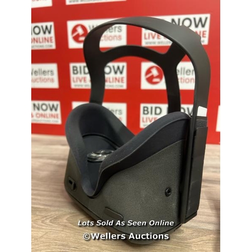 8119 - OCULUS QUEST NA / POWERS UP, CONNECTS TO PHONE, APPEARS FUNCTIONAL, SIGNS OF USE / ONE CONTROLLER HA... 