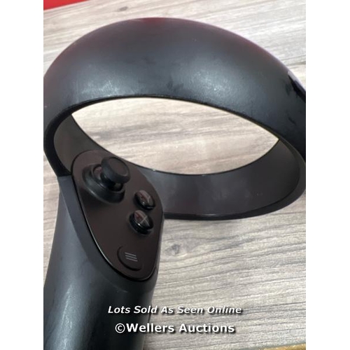 8119 - OCULUS QUEST NA / POWERS UP, CONNECTS TO PHONE, APPEARS FUNCTIONAL, SIGNS OF USE / ONE CONTROLLER HA... 