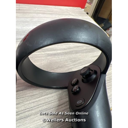 8119 - OCULUS QUEST NA / POWERS UP, CONNECTS TO PHONE, APPEARS FUNCTIONAL, SIGNS OF USE / ONE CONTROLLER HA... 