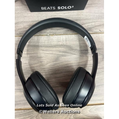 8142 - APPLE BEATS SOLO 3 MX432ZM/A / POWER UP, CONNECT TO BT, ONLY PLAY MUSIC THROUGH LEFT EAR, MINIMAL SI... 