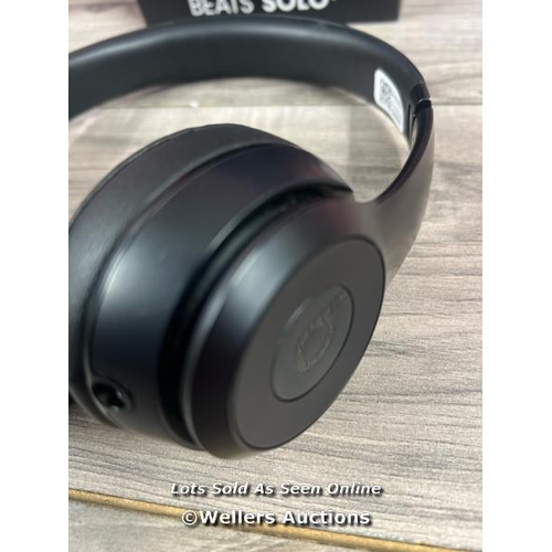 8142 - APPLE BEATS SOLO 3 MX432ZM/A / POWER UP, CONNECT TO BT, ONLY PLAY MUSIC THROUGH LEFT EAR, MINIMAL SI... 