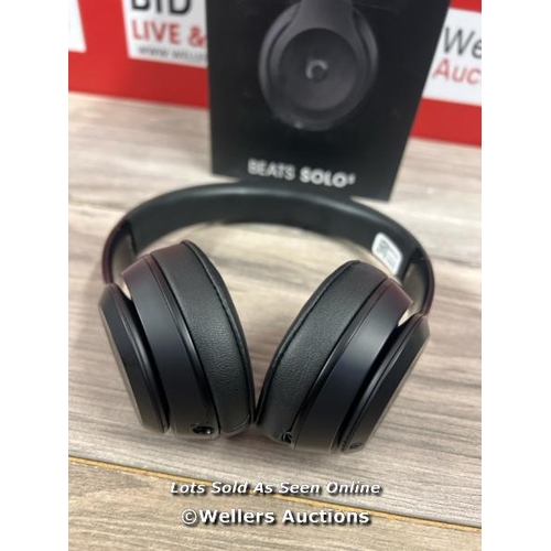 8143 - APPLE BEATS SOLO 3 MX432ZM/A / POWER UP, CONNECT TO BT, PLAY MUSIC, MINIMAL SIGNS OF USE