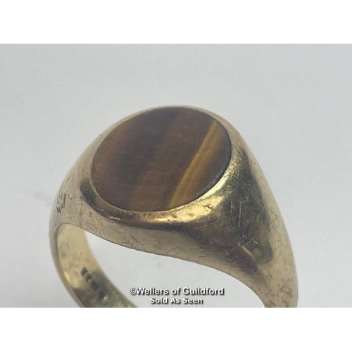 362 - A Tiger's eye signet ring in 9ct gold, hallmarked London 2004, ring size S, weight 7.81g with aTiger... 