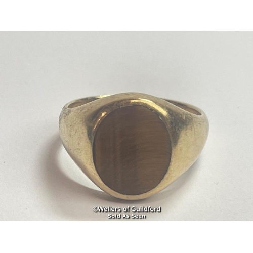 362 - A Tiger's eye signet ring in 9ct gold, hallmarked London 2004, ring size S, weight 7.81g with aTiger... 