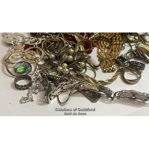 397 - Assorted costume jewellery including brooches, necklaces, bangles and cufflinks