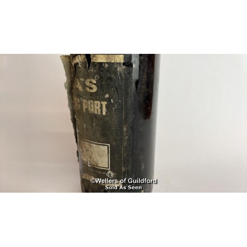 57 - 1973 Fonesca's Finest Crusting Port, 26 fl oz / Please see images for fill level and general conditi... 