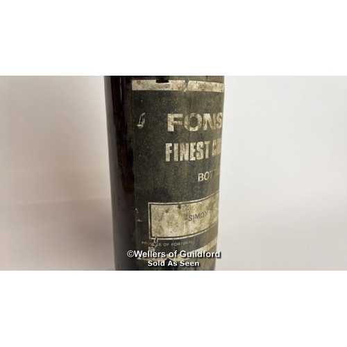 58 - 1973 Fonesca's Finest Crusting Port, 26 fl oz / Please see images for fill level and general conditi... 